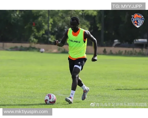 新赛季三外援齐聚基地ErikThomas加入合训提升球队实力